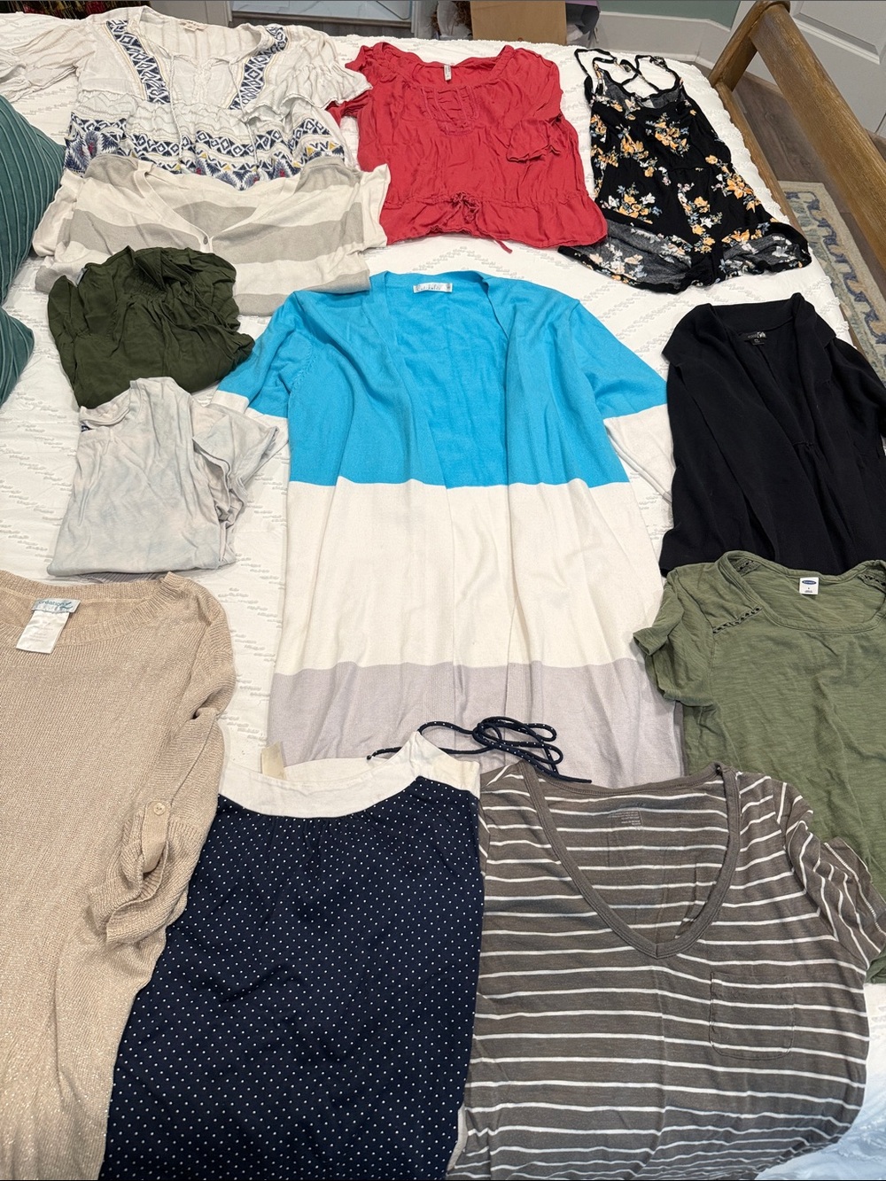 Lot of 12 items- Different brands, size S